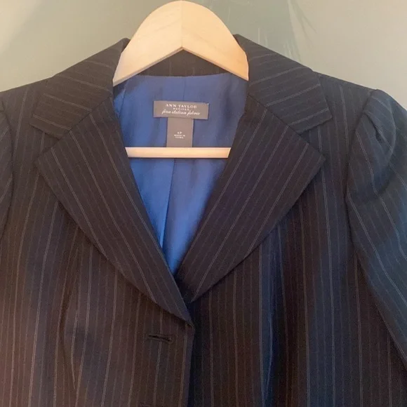Ann Taylor Blazer Ann Taylor Virgin WOOL Pinstripe Blazer with Stretch Size 6P - Picture 6 of 10